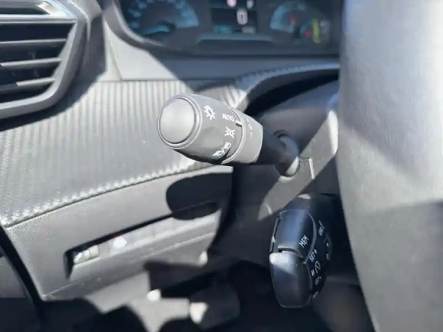 Peugeot 208 electrique 136ch 51 kwh business — photo 17