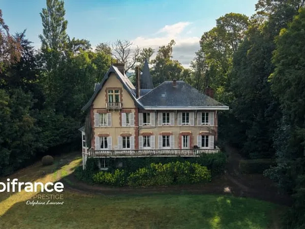 Propriete à vendre à CRESSEVEUILLE (14) comprenant un château, un manoir, un pressoir