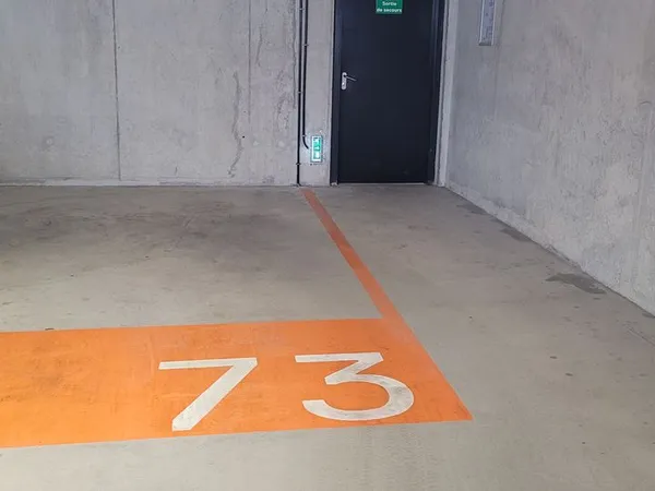 Place de parking de 18 m²