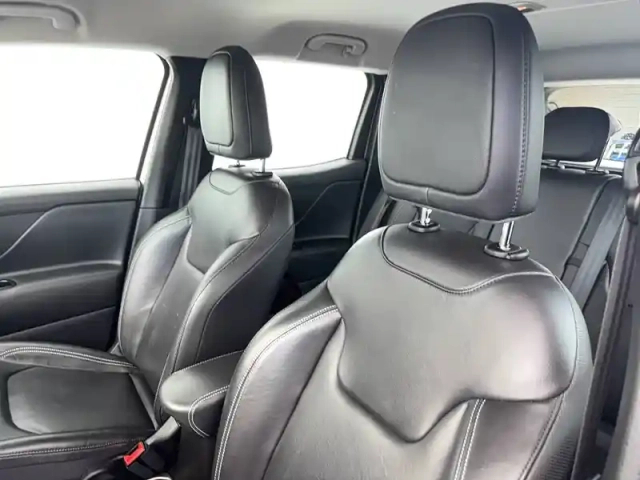 Jeep Renegade 1.0 turbo t3 120 ch bvm6 — photo 9