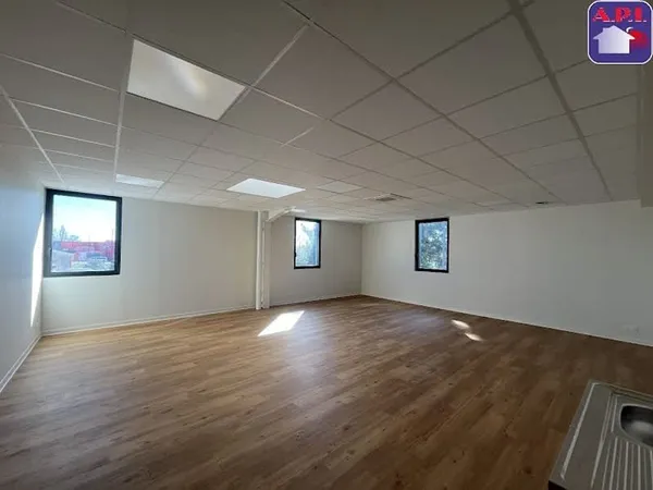 Local 469 m²