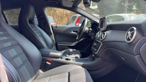 Mercedes Classe CLA 180 122 7G-Tronic - Fascination – 2018 – 74637 km – Essence – Boîte Automatique — photo 7