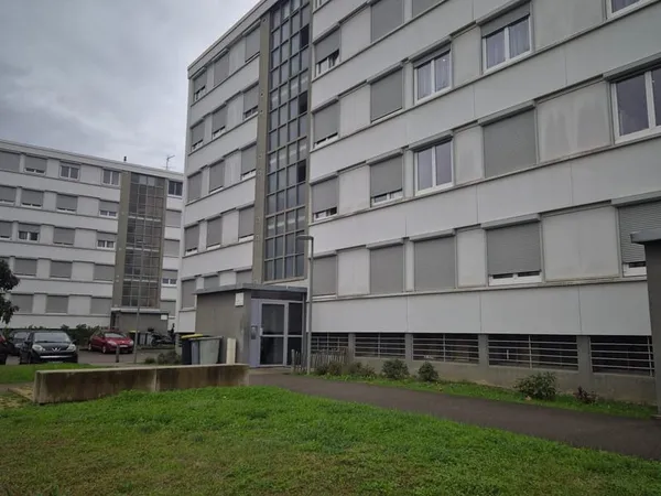 T3 Traversant avec balcon et cave