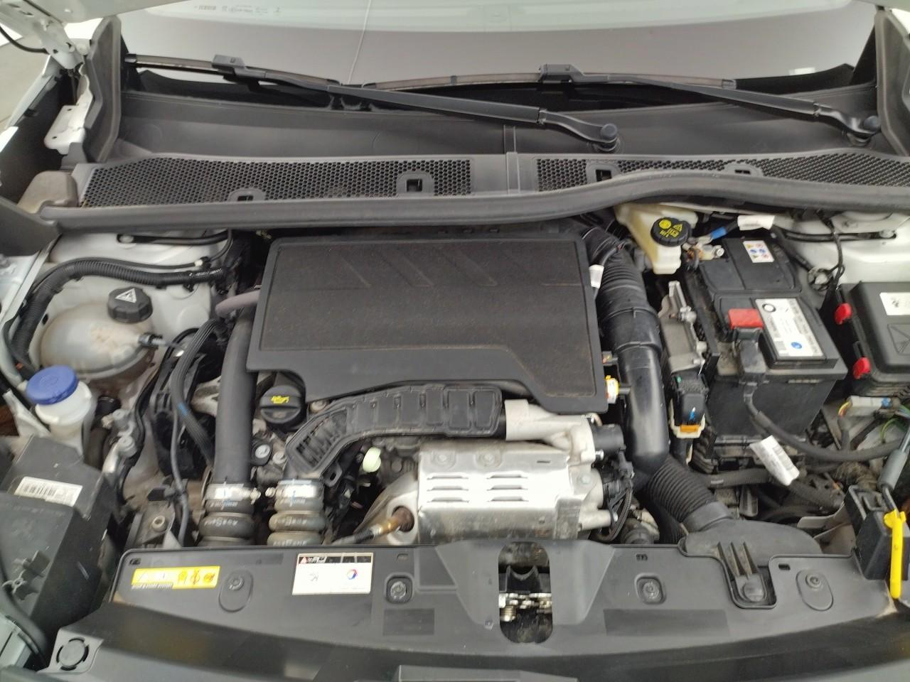 Peugeot 2008 puretech 130 s&s eat8 gt — photo 15
