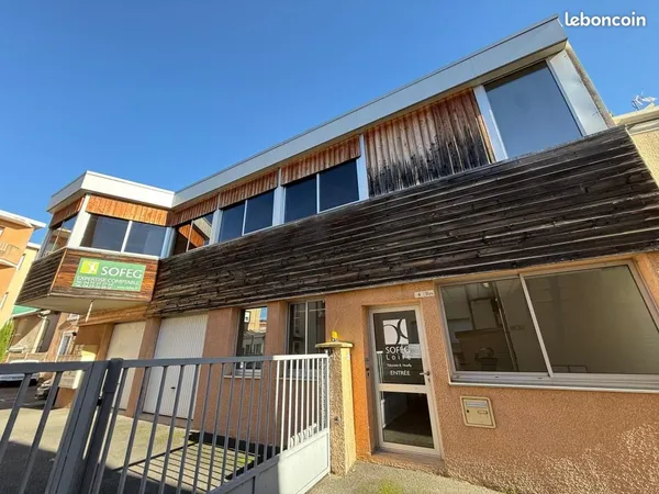 Local bureaux 82 m²