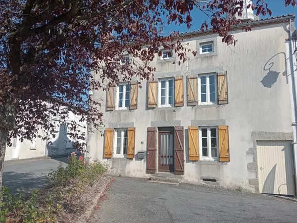 Belle maison de village avec jardin clos de murs