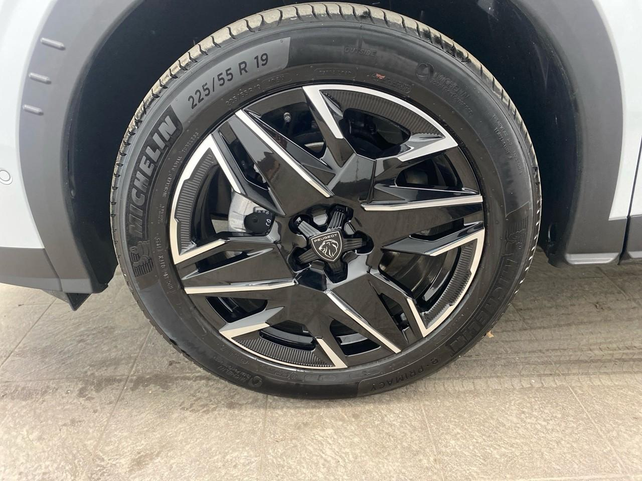 Peugeot 3008 hybrid 145 e-dcs6 gt — photo 11