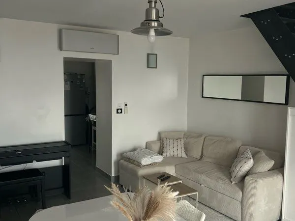 Maisonnette 55 m² avec petit extérieur et stationnement - 550 /mois