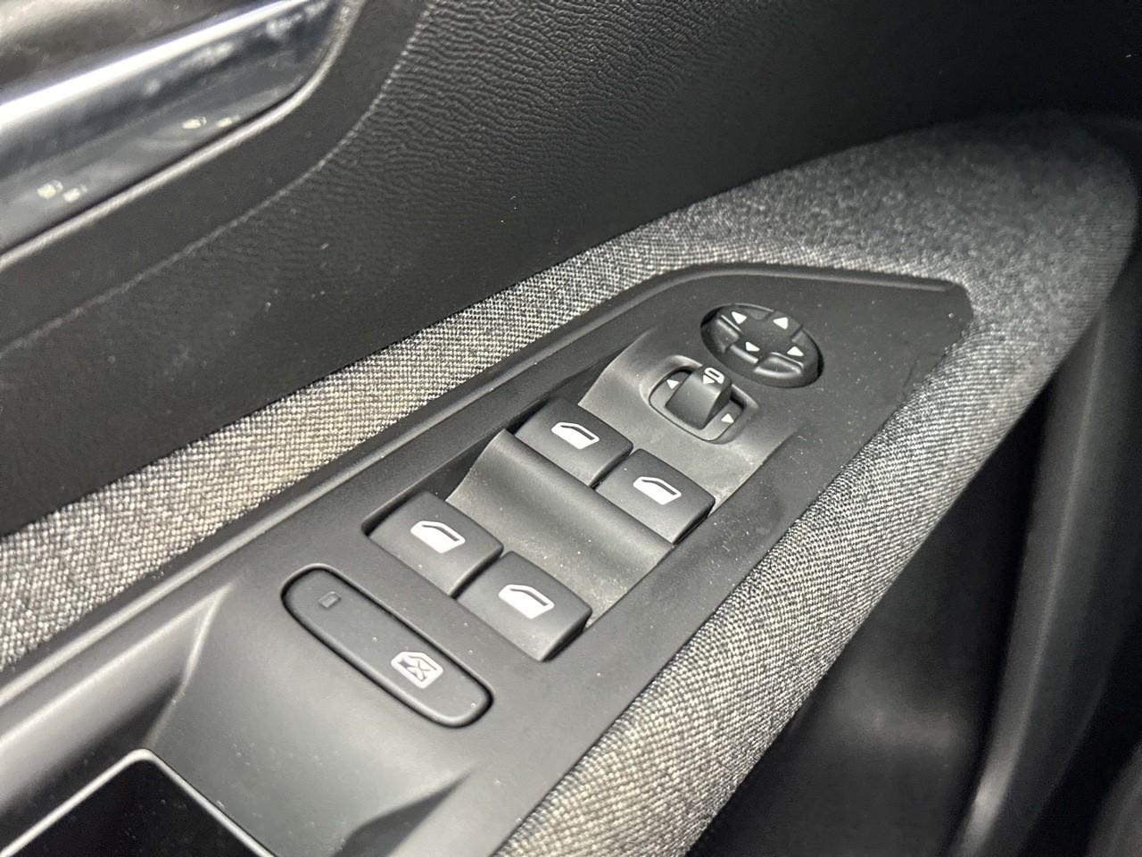 Peugeot 3008 puretech 130ch s&s eat8 active pack — photo 15