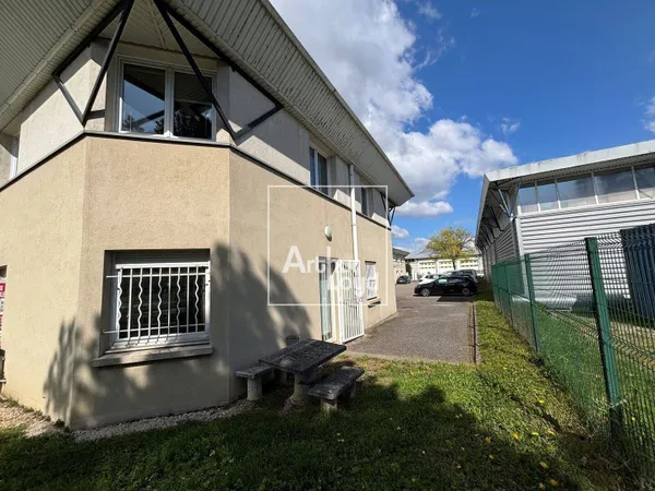 Bureau 102 m²