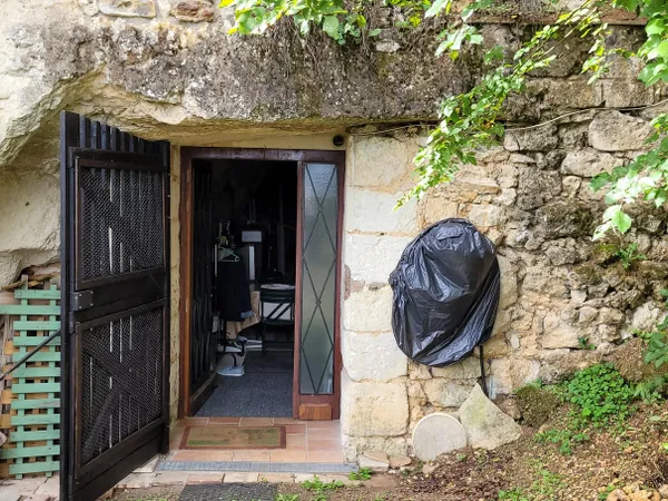 HABITATION TROGLODYTIQUE, CAVES, GROTTES ET TERRAINS