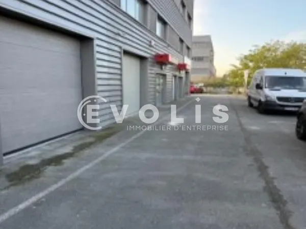 Local d'activité 136 m²