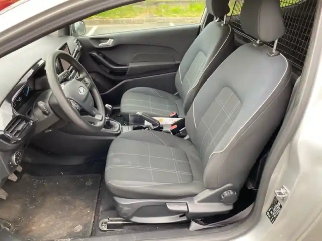 Ford Fiesta affaires 1.5 tdci 85ch s&amp;s trend — photo 10
