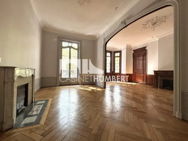 F6 Bourgeois Place Anatole France