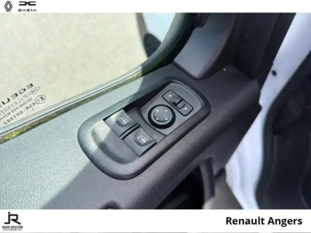 Renault Master fg f3300 l2h2 2.3 blue dci 135ch confort euro6 — photo 10