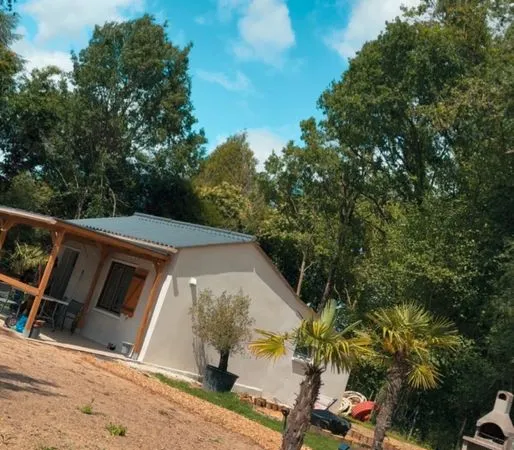 Terrain de loisirs avec eau et électricité