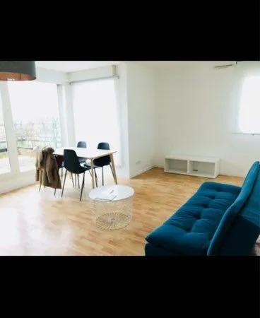 Appartement lumineux avec terrasse 70m2 . Dernier étage