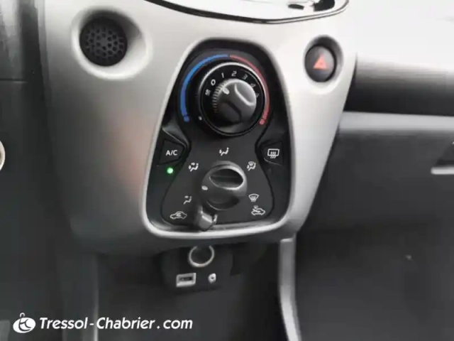 Toyota Aygo 1.0 vvt-i x-play — photo 13