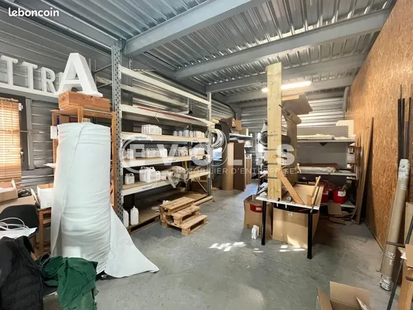 Local d'activité 585 m²