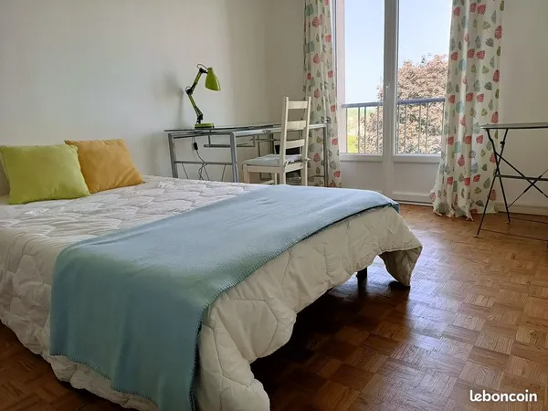 Chambre dans un appartement en colocation