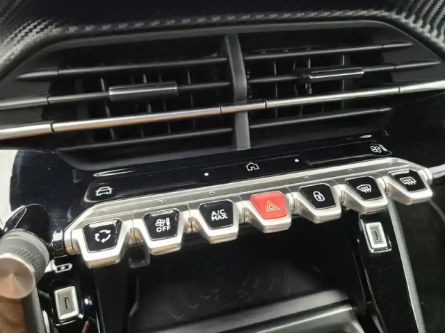 Peugeot 208 hybrid 110 e-dcs6 — photo 15