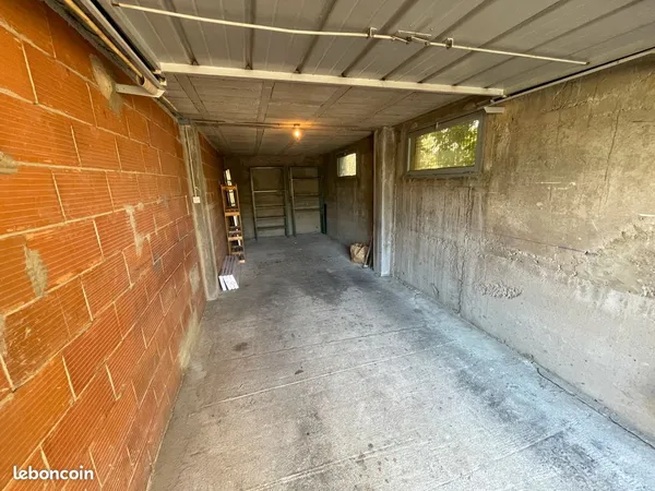 Garage fermé / box 22 m carrés
