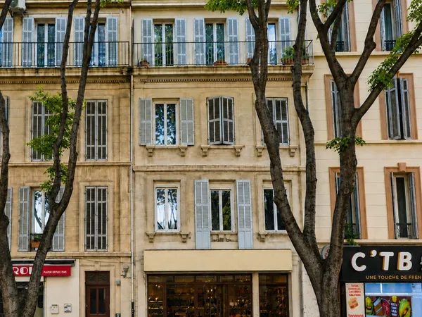 Local commercial 200 m²