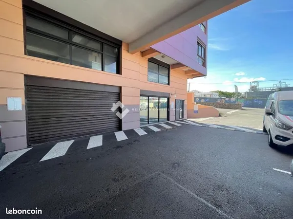 Local 184 m² Saint-Pierre