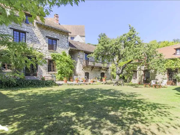 Maison en pierre de 8 pièces principales