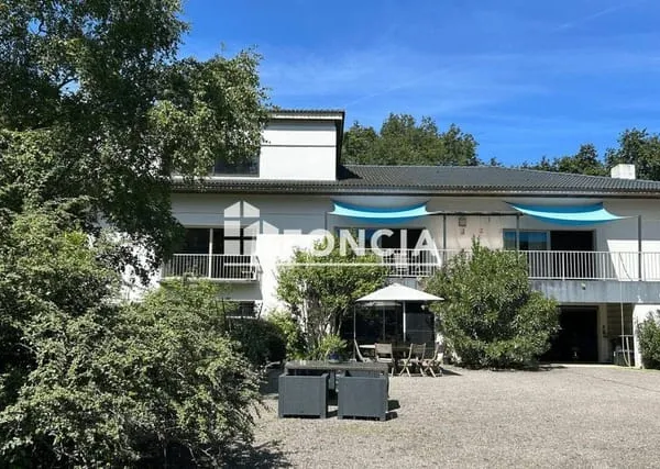 Maison 10 pièces 450 m²