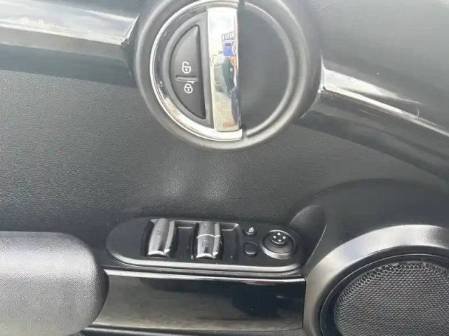 Mini Mini cabriolet cooper 136 ch bva7 — photo 21