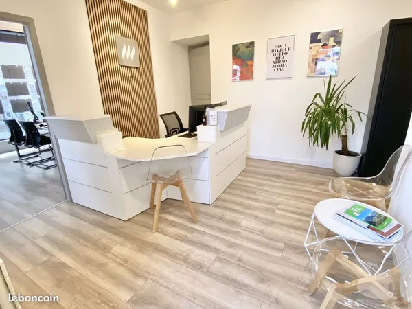 Local commercial / Bureaux à louer - 108 m² - Très forte visibilité - Centre-ville La Roche-sur-Foro