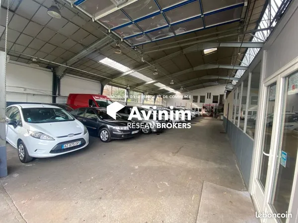 Local 890 m² Mâcon