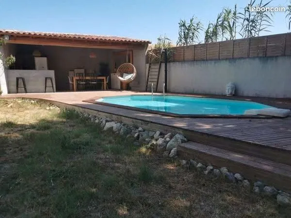 Maison avec piscine sur terrain de 1000m2 + dépendance