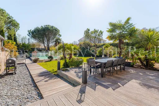 Maison 10 pièces 297 m²