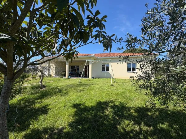 Maison plain pied - 5 pièces - 143m2