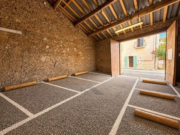 Garage et parking Location Saint-André-de-Sangonis 12m² 85€