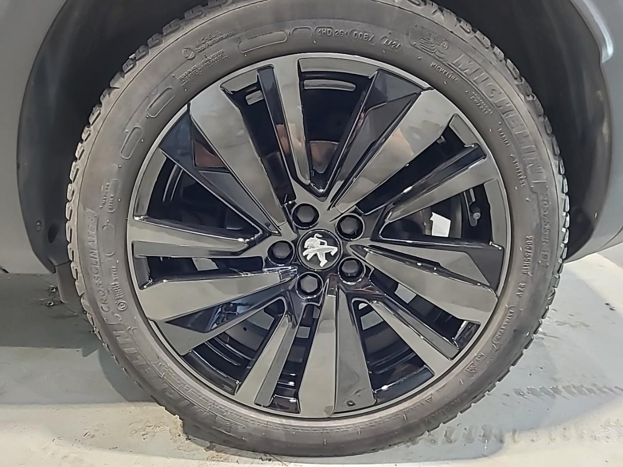Peugeot 3008 puretech 130ch s&s eat8 gt pack — photo 16