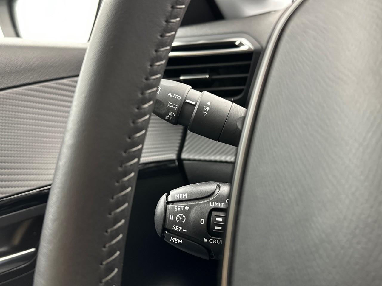Peugeot 208 puretech 100 s&s bvm6 style — photo 19