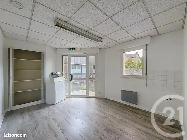 Bureau 75 m²
