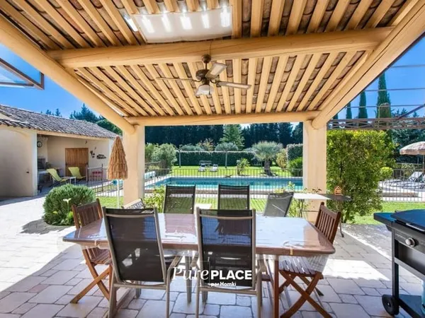 Mas provençal d'exception  Vue sur le Luberon  Environnement confidentiel