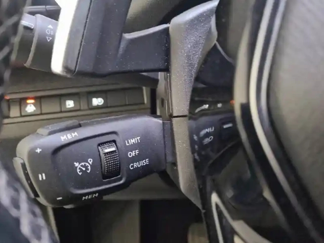 Peugeot 3008 hybrid 225 e-eat8 — photo 28