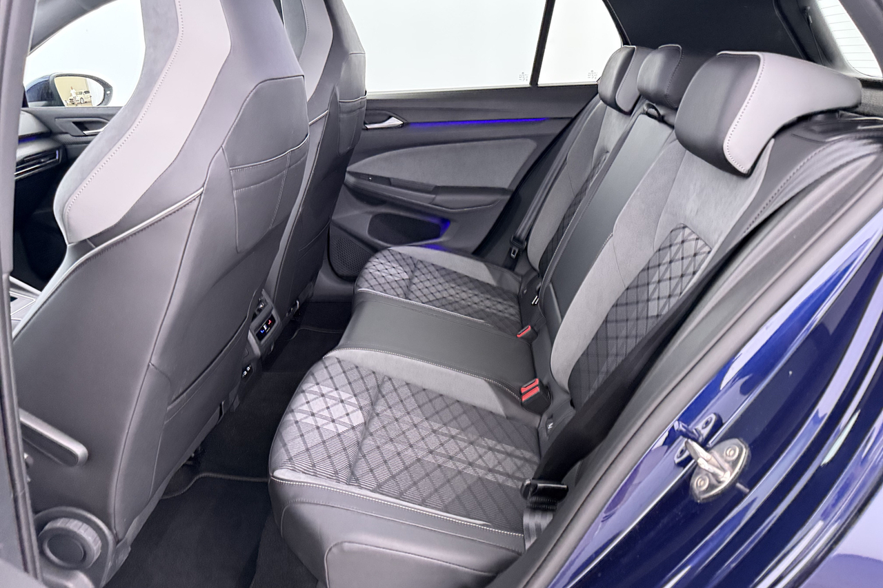 Volkswagen Golf 8 — photo 22