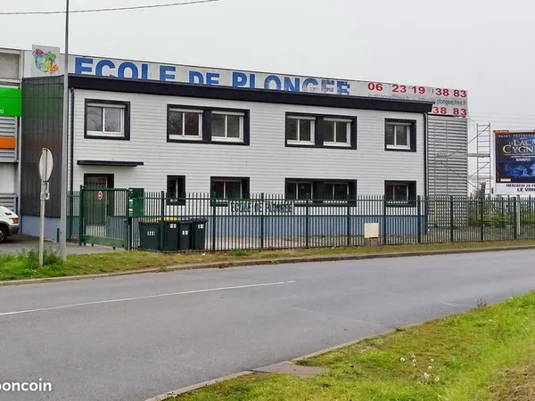 Immeuble Commercial Indépendant 200m² avec Parking Clos - Saint-Pierre-des-Corps