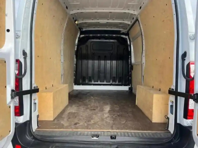 Renault Master fg f3500 l2h2 2.3 blue dci 135ch confort euro6e — photo 9
