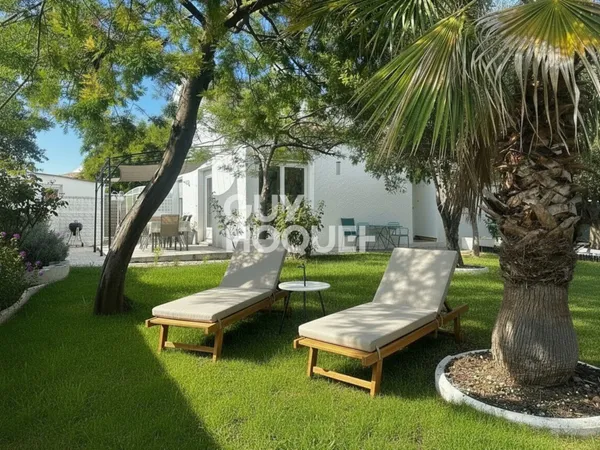 Charmante maison 4 chambres avec piscine - Calme et proche des commodités