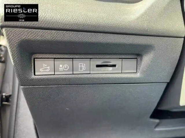 Peugeot 408 phev 225 e-eat8 — photo 21