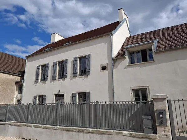 NUITS ST GEORGES, MAISON 8 PIECES ET GARAGE