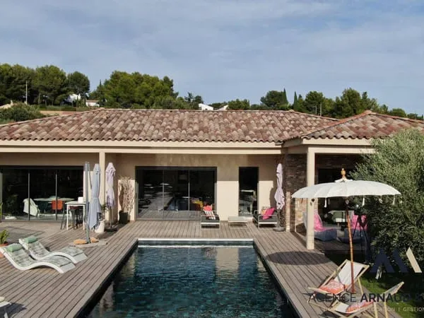 Maison de plain-pied 4 pièces 145 m²