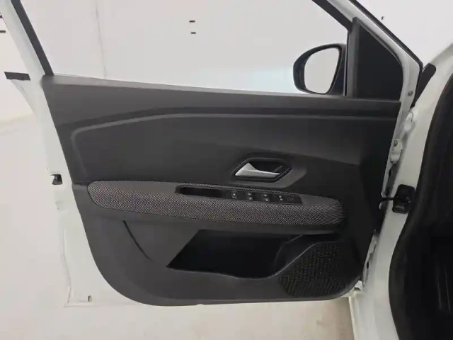 Dacia Sandero sce 65 — photo 74